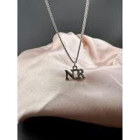 ราคา สร้อยคองานแบรนด์ nina ricci โทนสีเงิน (44353156138)