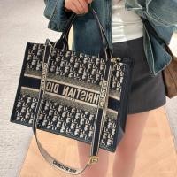 ราคา รูปแบบใหม่ Tote Dior Tote Bag Small Medium เย็บปักถักร้อยหนัง Stiff Wide Stylish Tote Bag กระเป๋าสะพายกระเป๋าถือกระเป๋าช้อปปิ้งกระเป๋า Book Tote Bag Dior Bag Dior Bag (45115015591)