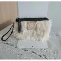 ราคา Veritas London กระเป๋าใส่สตางค์ คล้องมือ ขนเทียม หูคล้องหนังแท้ สวย สภาพดี ใส่ แบงค์พับครึ่ง ใส่บัตรได้ (9531034230)