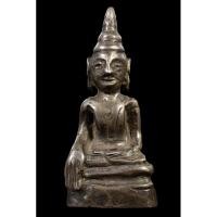ราคา พระพุทธรูปนั่งขนาดเล็ก ปางมารวิชัย สมัยอยุธยา เนื้อเงิน (24429019166)