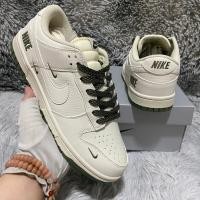 ราคา First Layer ของแท้หนังกดรูปแบบ 3M สะท้อนแสง Dunk SB Nike NK5639-323 Beige สีเขียวสามตะขอขนาดเล็กคลาสสิก Retro Simple All-Match แฟชั่นรองเท้าสีขาวรองเท้าผู้ชายรองเท้าผู้หญิงน้ําหนักเบา Anti-Slip สวมใส่