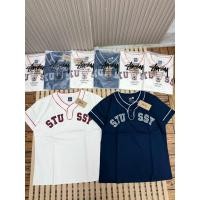 ราคา Stussy เสื้อยืดคอวีกระดุมหน้า สกรีนหน้าผ้านิ่ม (49764077192)