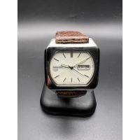 ราคา นาฬิกาวินเทจ Seiko 5 Automatic Day Date ทรงเหลี่ยม ปี 1980s (23582526230)