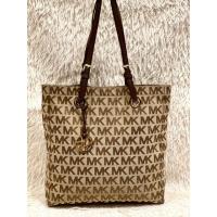 ราคา กระเป๋าหนังผสมผ้า มือสอง แบรนด์ MICHAEL KORS สภาพสวย ภายในสะอาด มีช่องใส่ของช่องใหญ่ 1 ช่อง (19284607125)
