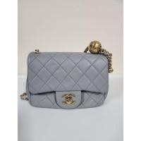 ราคา กระเป๋าชาแนลของแท้มือสอง งานคัดหัวตู้ CHANEL Square Classic Mini Grey Quilted Leather flap bag (53812448278)