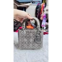 ราคา Lady Dior Micro / Mini สีเทา (Grey) ฮาร์ดแวร์สีเงิน ที่เป็นลายปักลูกปัดหรือคริสตัล (Cannage Beaded) (44614011094)