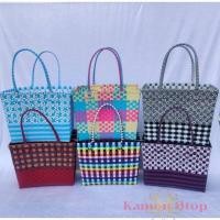 ราคา ตระกร้าสานเส้นพลาสติกสาน จ่ายตลาดลวดลายใหญ่ ขนาดกว้าง 20 ยาว33 สูง 26 CMขอบปาก (28577418203)