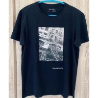 ราคา ของแท้สวยมาก ผ้าใหม่มาก เสื้อยืดผู้หญิง Calvin Klein สีดำ พิมพ์ลาย ป้ายแท็คครบ มือสอง เหมือนได้มือ 1 ดีไซน์เรียบง่าย (45204880712)