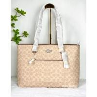 ราคา Coach Station Tote Bag In Signature Sand/Taupe (46311110934)