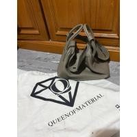 ราคา กระเป๋า queenofmaterial หนังแท้ ทรงบัคเก็ต มือ 2 (55605952806)