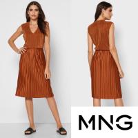 ราคา MNG เดรสอัดพลีท สีน้ำตาลอมส้ม ส้มอิฐ V-Neck Pleated Dress Gorgeous Burnt Orange แท้ 23/289 (23176000483)