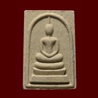 ราคา พระเนื้อผงสมเด็จพิมพ์ใหญ่ ด้านหลังรูปเหมือนหลวงปู่แผ้ว ปวโร เนื้อมวลสารว่าน รุ่น ที่ระลึกงานปิดทองฝังลูกนิมิต (52853565405)
