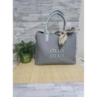 ราคา กระเป๋าแฟชั่น min min มือสอง ปากกว้าง 10“ สูง 8.5” ฐาน 11.5“ (49858865210)