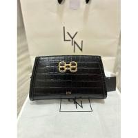 ราคา ‼️SALES ‼️กระเป๋าสะพาย LYN ของแท้ ออกช๊อป ‼️ (26079149041)