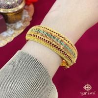 ราคา ส่งฟรี กำไลทองฉลุลงยาสุโขทัย เครื่องประดับไทย พูนทรัพย์ มีใบรับประกัน BG1210500 (29174260519)
