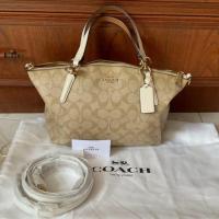 ราคา กระเป๋า Coach พัดผ้า 13 นิ้ว ลาย C สีครีมขาว (49350211948)