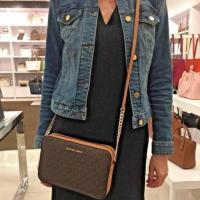 ราคา พร้อมส่งประเป๋าสะพายข้าง MK Jet Set ใส่กระเป๋าตังค์ใบยาวได้ (50907145215)