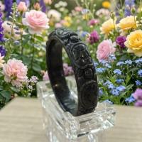 ราคา กำไลข้อมือหยกพม่าแท้ แกะสลักเต่ามงคล ทรงท้องปลิง สีดำอมเทา หยกธรรมชาติ Type A ขนาดวงใน 66.5 มม (52012470077)