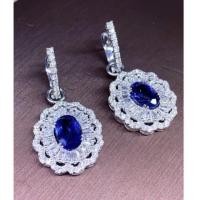 ราคา ต่างหูตุ้งติ้งไพลินซีลอนสีน้ำเงินสด Cornflower Blue สุดชิค ขนาดใหญ่กำลังดี สวยเด่นสุดๆ ล้อมเพชรบาเก็ตโตๆและเพชรกลมวิบวับ (7957810427)