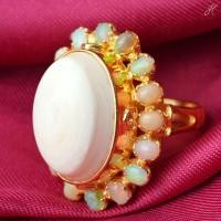 ราคา แหวนงาช้างแมมมอธหลังเบี้ยล้อมไวท์โอปอล ทรงไข่ ชุบทองคำสีเหลืองOval Cabochon Mammoth Ivory Ring with White Opal Halo, Yel (43411619807)