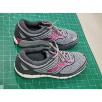 ราคา Brooks Ariel 18 (บรูคซ์) รองเท้าวิ่ง Size EU 43/USA 11 [สินค้ามือสองสภาพดี] (44210225960)