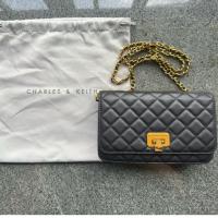 ราคา Charles And Keith Cressida Quilted Push-Lock Clutch - สีดํา (53204935253)