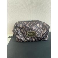 ราคา กระเป๋าใส่ของ ใส่เครื่องสำอางค์ Victoria’s Secret (แท้ซื้อชอปไทย) (43701305265)