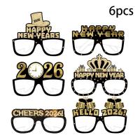 ราคา 16 ชิ้นสวัสดีปีใหม่แว่นตา 2026 สีดําทองกระดาษกรอบแว่นตา Photo Booth Props วันหยุด Carnival Celebrations Party Supplies (41627153281)