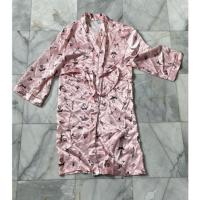 ราคา เสื้อคลุมผ้าซาติน สีชมพูลายโบว์ พร้อมผ้าผูกเอว ใส่คลุมชุดนอน คลุมอาบน้ำ กันโป๊ (57615339214)