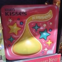 ราคา HERSHEYS * KISSES * Christmas Chocolate Gift Tin *** PINK EDITION *** 76g (44477172247)