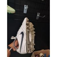 ราคา รองเท้าสตั๊ดมือสองของแท้Nikeไซส์42/265 (3283156043)