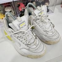 ราคา รองเท้ามือสอง FILA Disruptor 2A รองเท้าลำลองผู้หญิง สีขาว แถบเขียวเสริมส้น มีตำหนิเป็นรอยและสีถลอก พื้นรองเท้าเต็ม (29557522453)