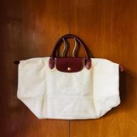 ราคา กระเป๋าlongchamp แท้ % ไซส์M หูสั้นสีครีม สภาพใช้งาน (2627322867)