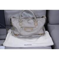 ราคา กระเป๋า Balenciaga classic edge medium รุ่นหนังแพะ สีเทาสภาพยังดีมากค่ะ (27907493003)