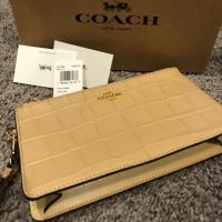 ราคา COACH แท้ กระเป๋าคล้องมือ 2ซิป รุ่นหนังปั้มลายจระเข้ ไซส์ L (2057316192)