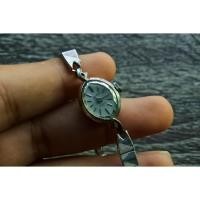 ราคา นาฬิกา Vintage มือสองญี่ปุ่น SEIKO SOLARระบบไขลาน ผู้หญิง ทรงกลมวงรี กรอบเงิน หน้าขาว หน้าปัด 16mm (17558642167)