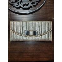 ราคา กระเป๋าสตางค์ Chloe Gold Leather Lily แท้ 100% มือสอง สภาพ 95% (13535095629)