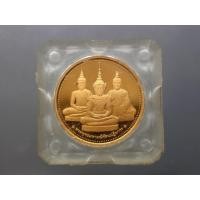 ราคา เหรียญพระแก้วมรกต เครื่องทรง 3 ฤดู ทองแดงนอก ขัดเงา ขนาด 2.5 เซ็น สถาบันเทคโนโลยีพระจอมเกล้า สร้าง ปี พ.ศ.2538 ตลับเดิม (22149528587)