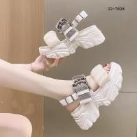 ราคา 7026 รองเท้าส้นตึก สายรัดส้นปรับได้ สูง 3 นิ้ว น้ำหนักเบา (22163802351)