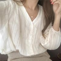 ราคา พร้อมส่ง คอวี เสื้อลูกไม้ เสื้อแขนยาวสีขาว (5276247201)