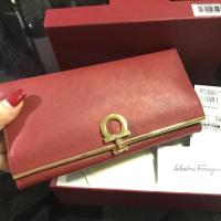 ราคา พร้อมส่ง[USEDสภาพ90%]กระเป๋าสตางค์ Salvatore Ferragamo ของแท้100% (สภาพนางฟ้า) (6808214422)