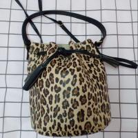 ราคา กระเป๋าสะพายข้าง ทรงขนมจีบ (7943399868)