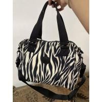 ราคา KIPLING BAG #กระเป๋า KIPLING มือสองลายขาว ดำ (17560013274)