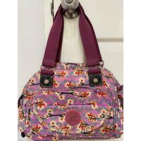 ราคา kipling แท้ ตำหนิมีรอยหนังลอกบ้าง ตามมือจับ และพื้นหู (42402937228)