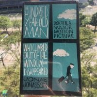ราคา (ส่งฟรี) นิยาย The Hundred-Year-Old Man Who Climbed Out Of The Windows And Disappeared โดย Jonas Jonasson (4072767316)