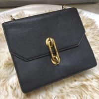 ราคา กระเป๋าสะพายข้าง charles & keith สีดำมือสอง (28760346401)