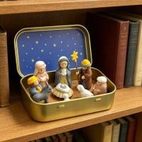 ราคา คริสต์มาสประสูติฉากรูปแกะสลักในกล่องดีบุกโลหะมินิตัวเลขทางศาสนา Xmas สําหรับตกแต่งโต๊ะหน้าแรก yuneaph (46465495518)