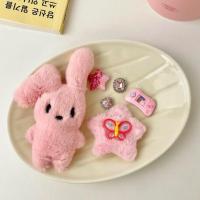 ราคา ตุ๊กตากระต่ายสีชมพูพร้อมอุปกรณ์เสริมรองเท้าลายดอกไม้และผีเสื้อ (41160625357)