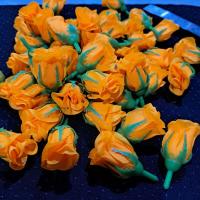 ราคา ดอกกุหลาบตูม สีส้มทอง (1ถุง5ดอก)ดอกกุหลาบปลอม ดอกกุหลาบตูมสีส้มทองผ้า (19500065458)