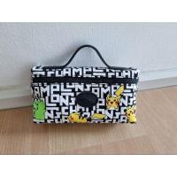 ราคา Longchamp Limited Pokemon กระเป๋าเครื่องสำอาง พร้อมส่ง แท้% (16705342701)